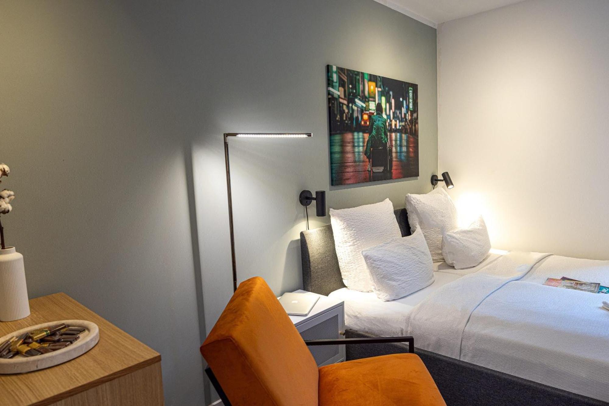 Apartment Have-a-nice-stay - Souterrain, Kino An Der Natur, U-bahn Nach Hamburg 400m - Baecker & Restaurants 500m - Lidl 800m - Zentrum 1,5km