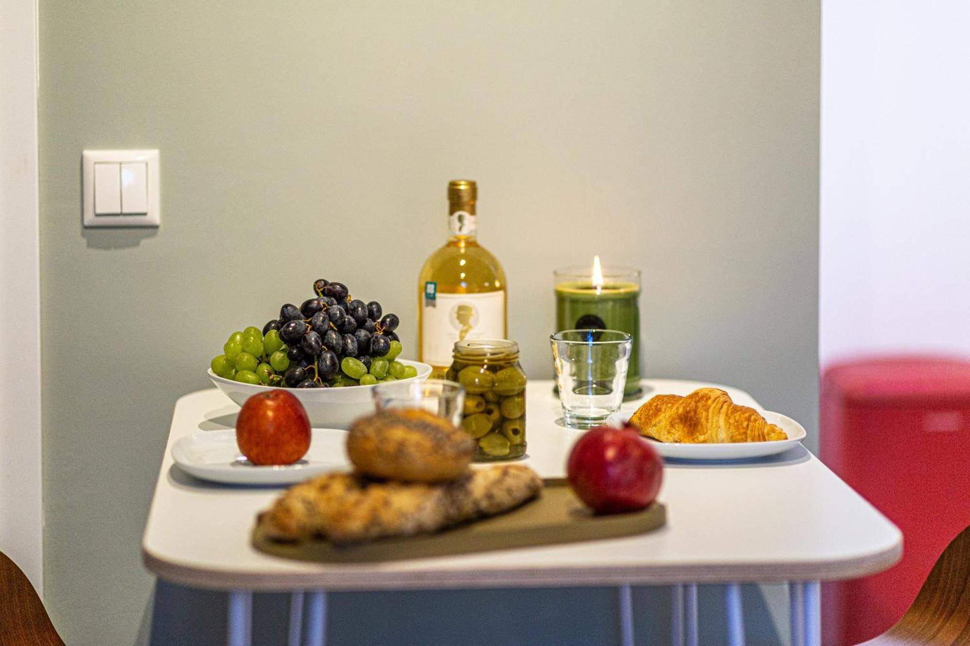Have-a-nice-stay - Souterrain, Kino An Der Natur, U-bahn Nach Hamburg 400m - Baecker & Restaurants 500m - Lidl 800m - Zentrum 1,5km Apartment